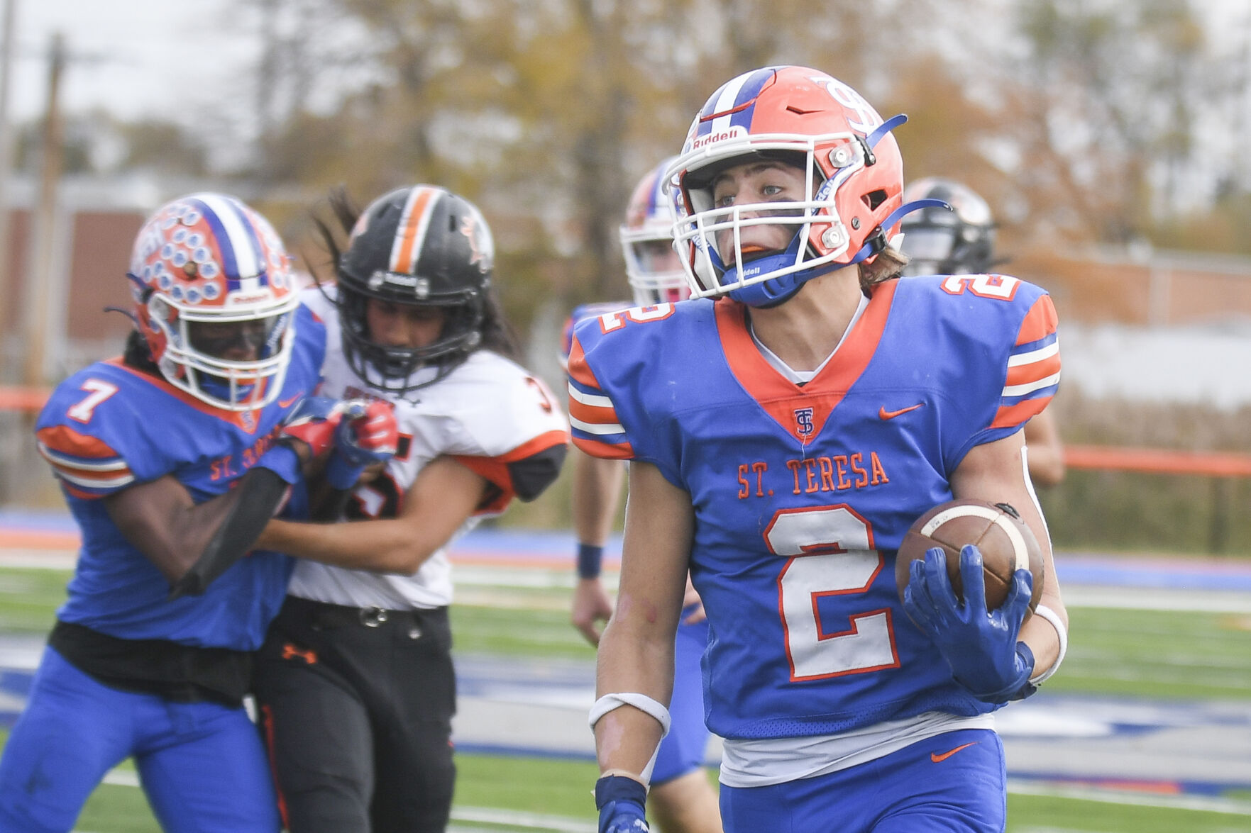 103022-dec-spt-st-teresa-football-gallery_03.JPG
